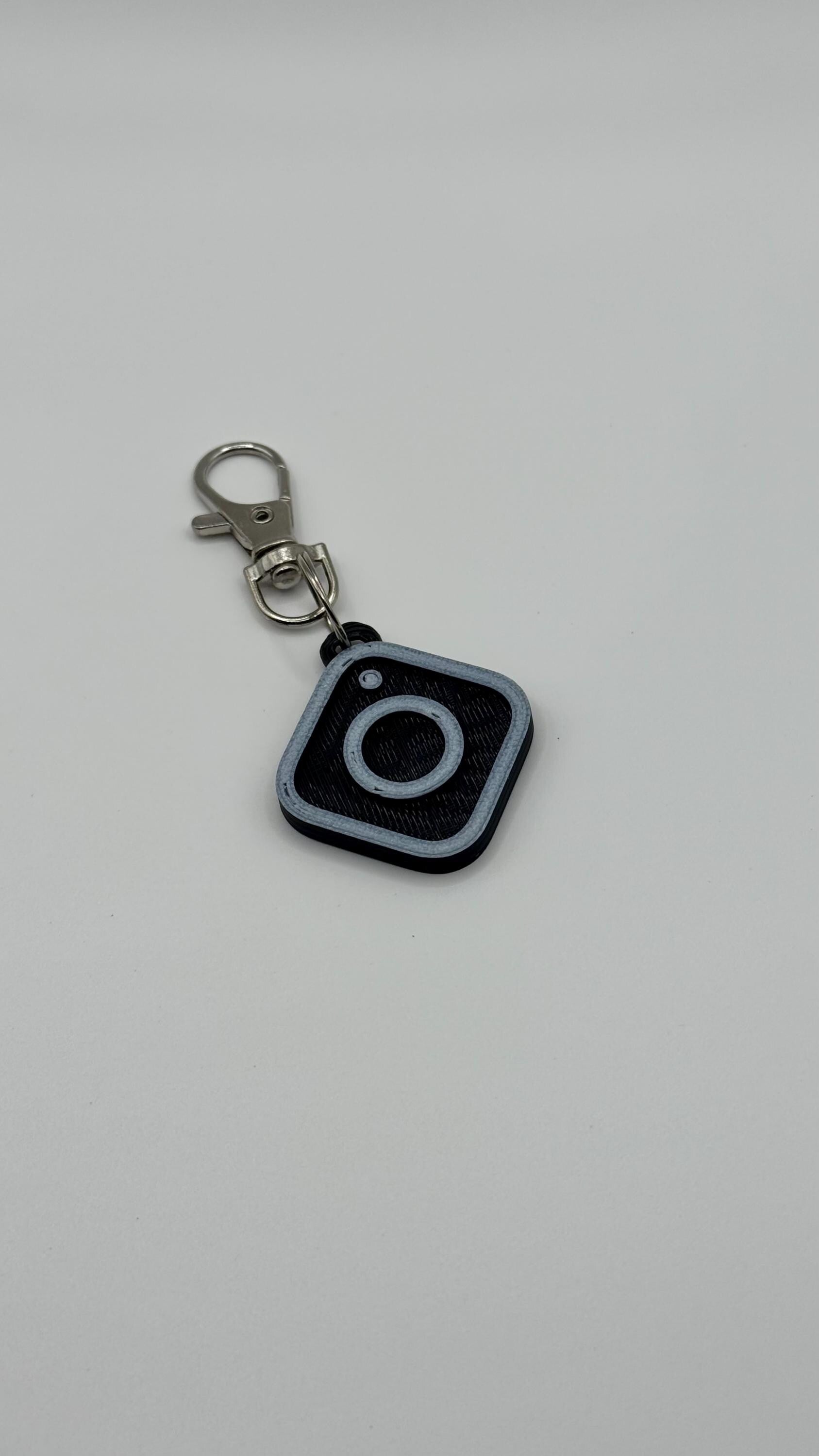 Custom Key Chains - TAP TO FOLLOW - TikTok, YouTube, Instagram Keychain Dongle